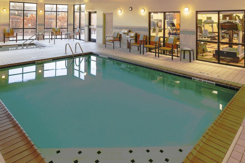Courtyard By Marriott Chicago Schaumburg/Woodfield Mall Bagian luar foto
