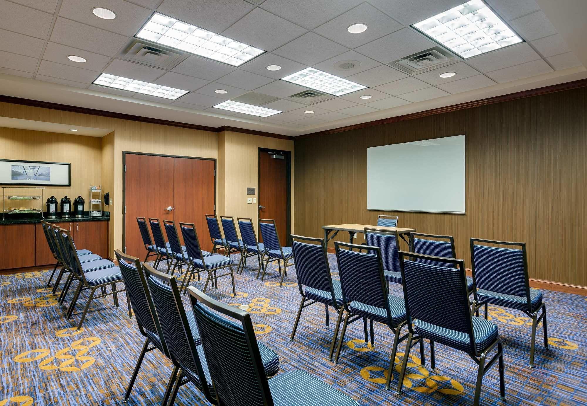 Courtyard By Marriott Chicago Schaumburg/Woodfield Mall Bagian luar foto
