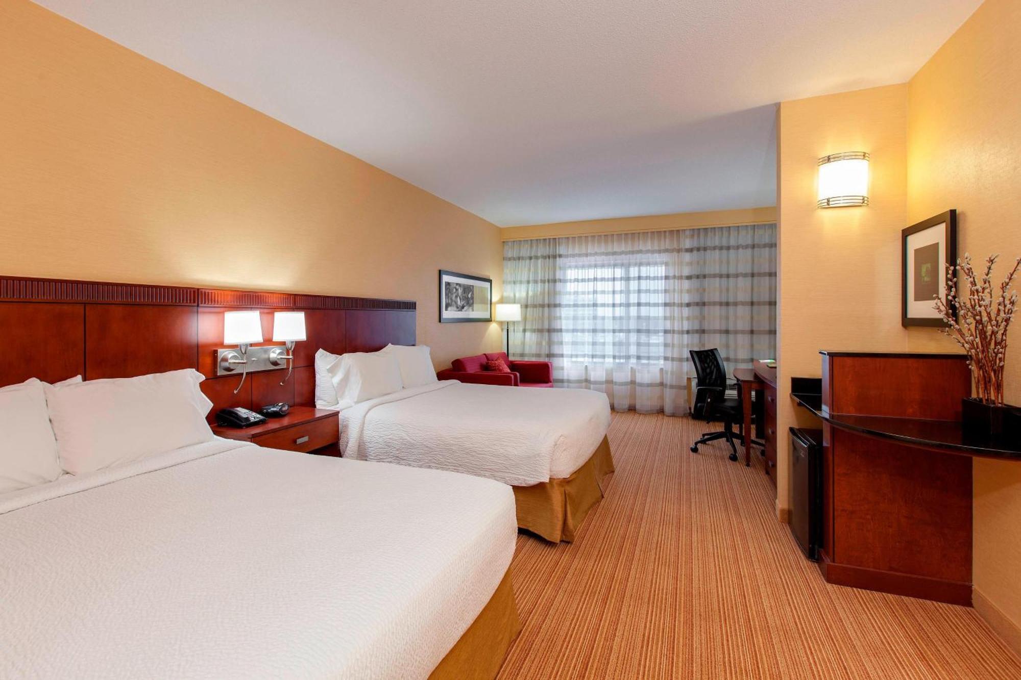 Courtyard By Marriott Chicago Schaumburg/Woodfield Mall Bagian luar foto