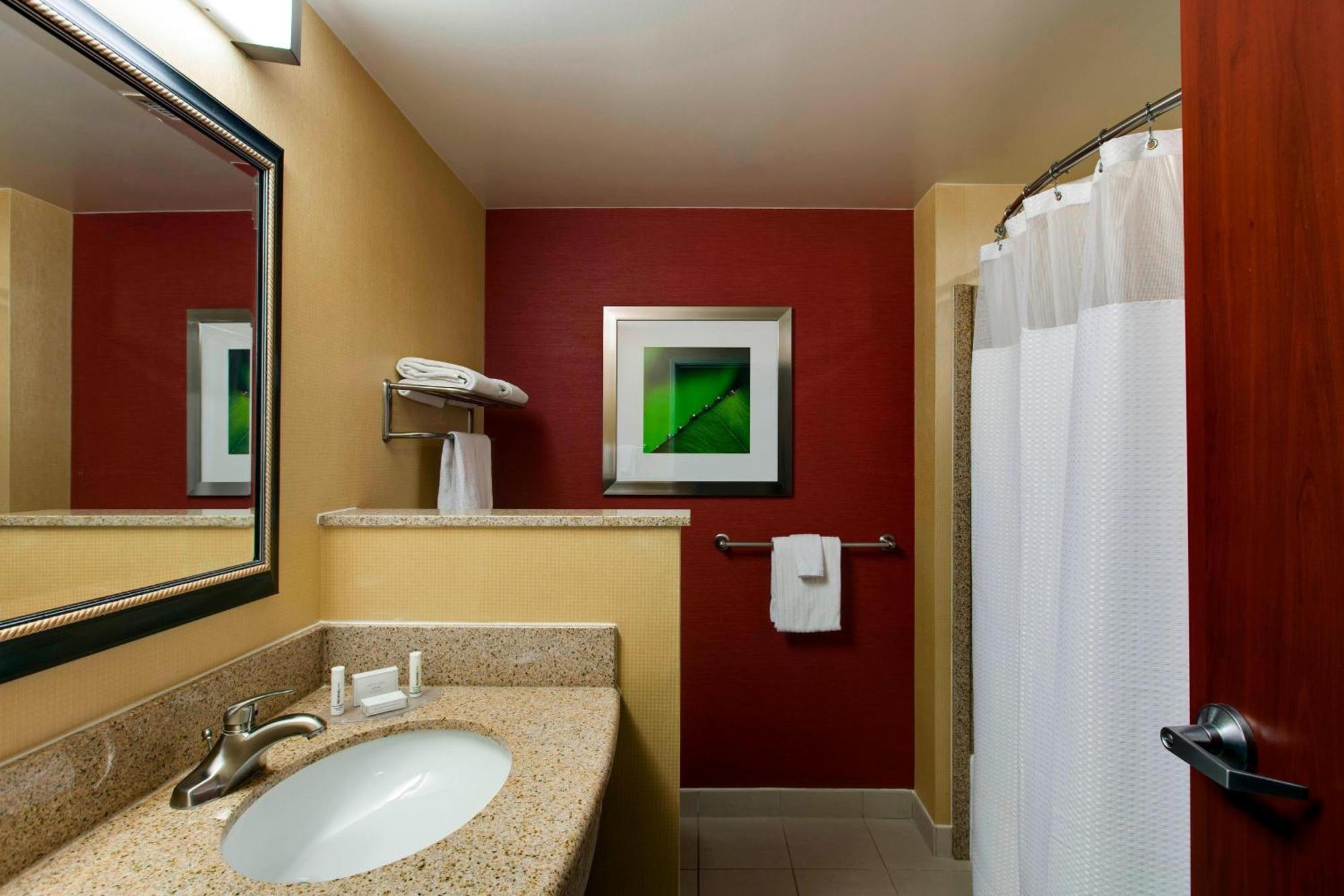Courtyard By Marriott Chicago Schaumburg/Woodfield Mall Bagian luar foto