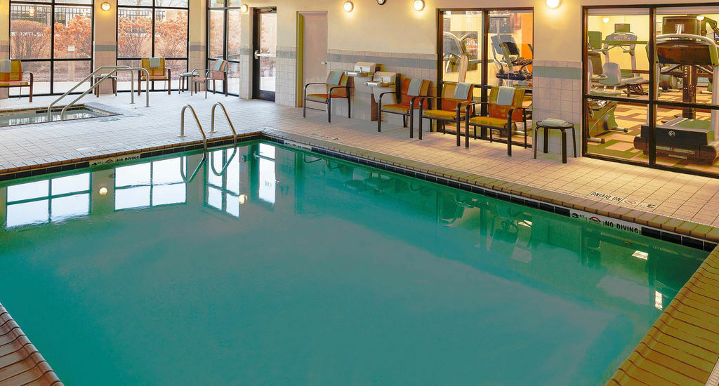 Courtyard By Marriott Chicago Schaumburg/Woodfield Mall Bagian luar foto